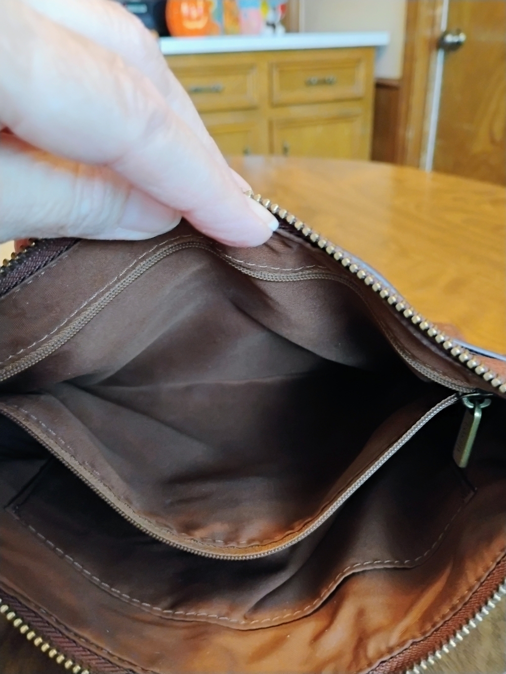 Fossil Brown Pebbled Leather Zip Top Crossbody Bag Adjustable Strap. Pockets - Picture 4 of 12